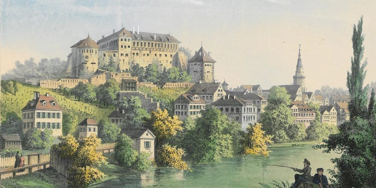 Schloss über einer Stadt am Fluss