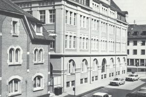 Gewerbliches Gebäude