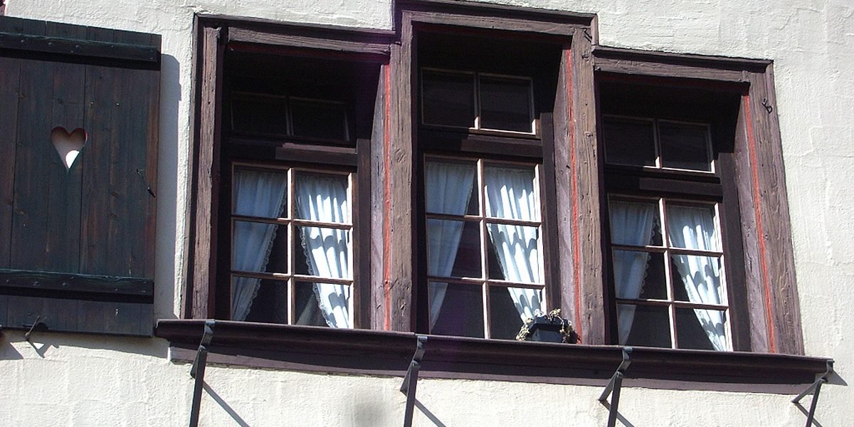 Fenster an einem historischen Gebäude