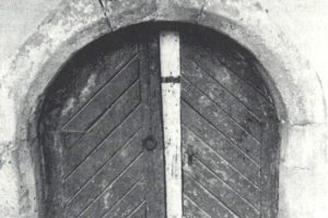 Tor mit Jahreszahl