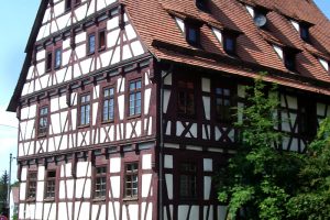 Außenansicht eines Fachwerkhauses