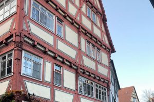 Außenansicht eines Fachwerkgebäudes