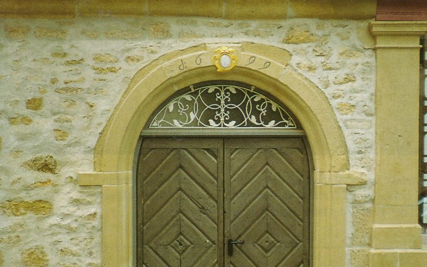 Portal mit Inschrift 1699