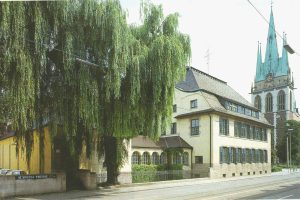 Außenansicht einer stattlichen Stadtvilla