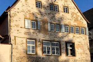 historisches Gebäude mit Steinfassade