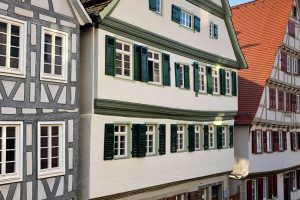 Außenansicht eines historischen Stadthauses