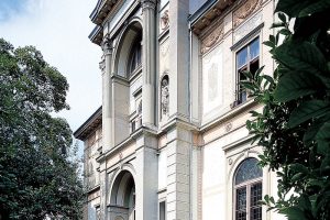 Außenansicht einer herrschaftlichen Villa