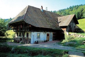Außenansicht eines Schwarzwald-Bauernhofs