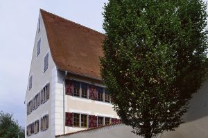 Außenansicht eines stattlichen historischen Gebäudes