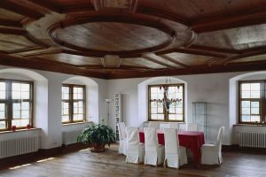 herrschaftlicher Speiseraum in historischem Gebäude