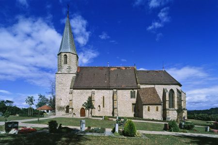 Außenansicht einer gotischen Kirche