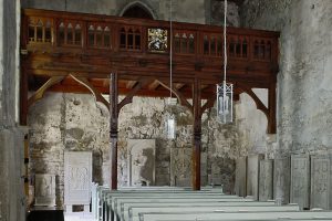 Kircheninneres mit Empore