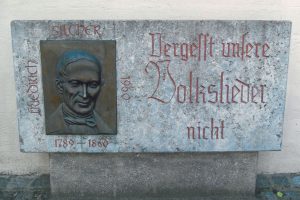 Gedenkstein mit einem Portrait