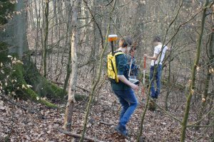 Jugendliche im Wald