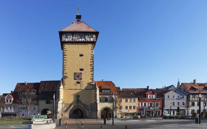 historisches Stadttor mit Turm