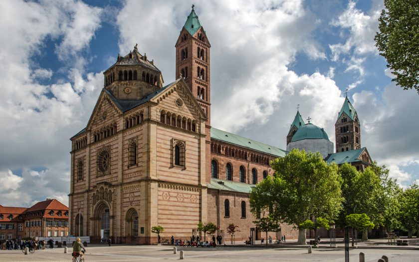 großes Kirchengebäude