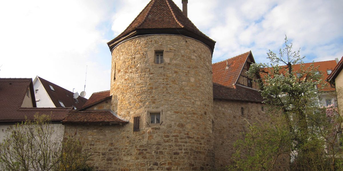 Turm an einer Stadtmauer