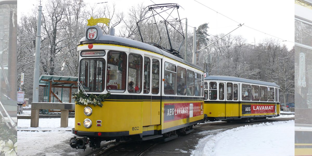 historische Straßenbahn im Schnee
