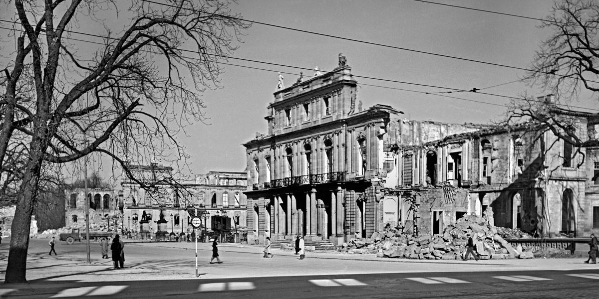 zerstörtes historisches Gebäude