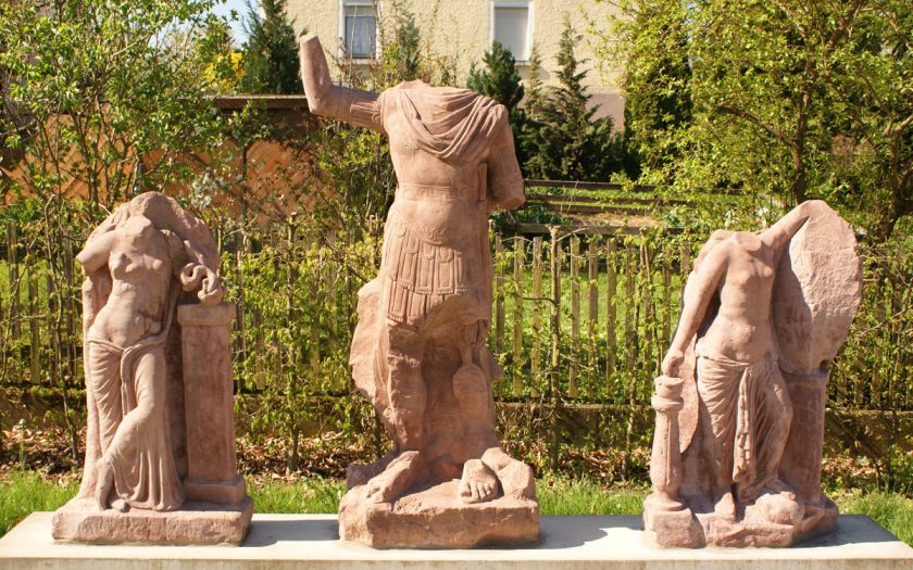 drei römische Figuren