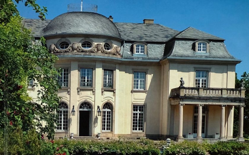 schlossartiges Gebäude